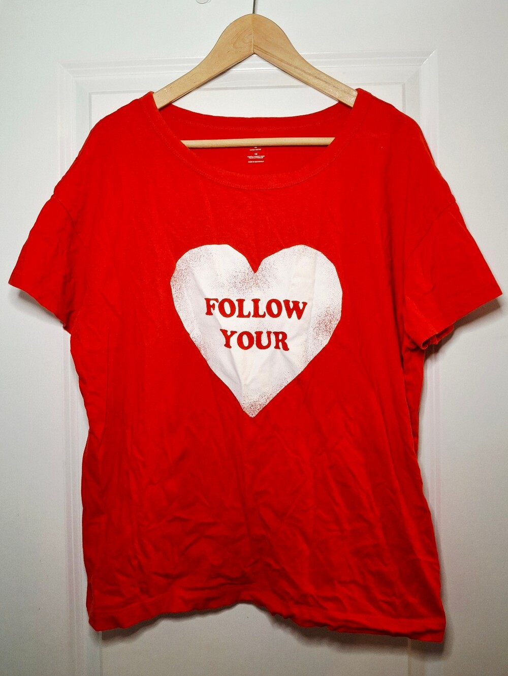 Old Navy 'Follow Your Heart' Short Sleeve Tee (XL)